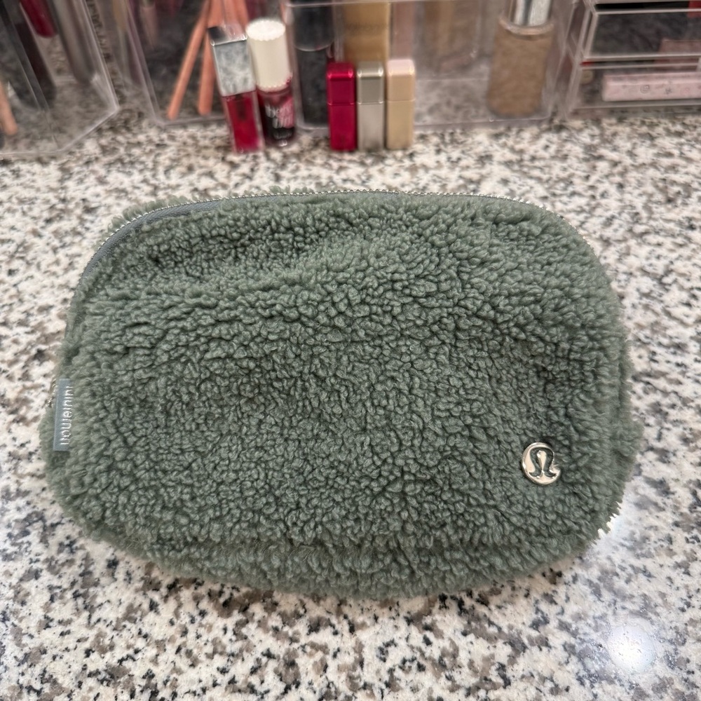 Lululemon Everywhere Belt Bag 1L Fleece